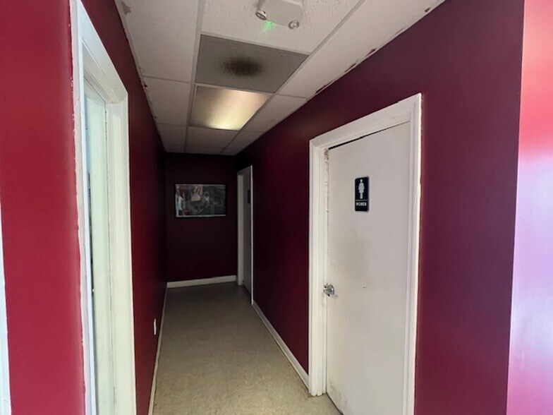 More Photos Of 14164 US Highway 431, Guntersville General Retail For Sale