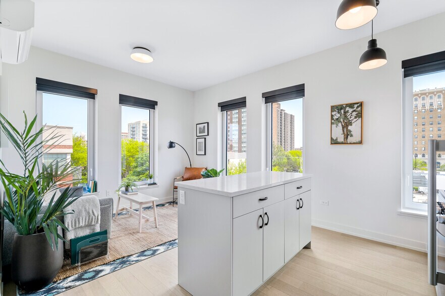 More Photos Of 4600 N Kenmore Ave, Chicago Apartments For Lease