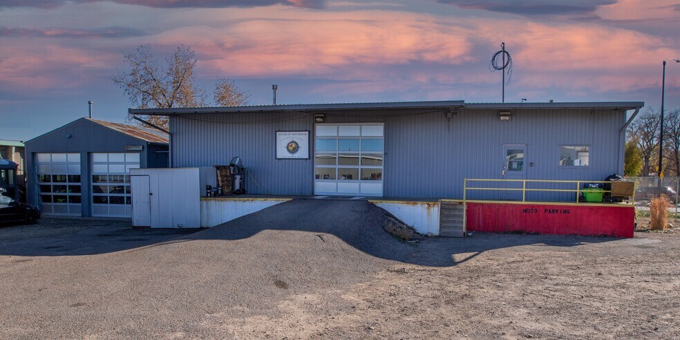 Primary Photo Of 3200 Pearl St, Boulder Warehouse For Sale
