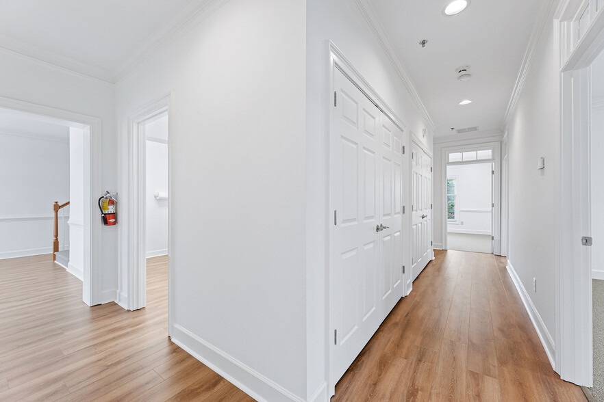 More Photos Of 490 Sun Valley Dr, Roswell Office For Lease