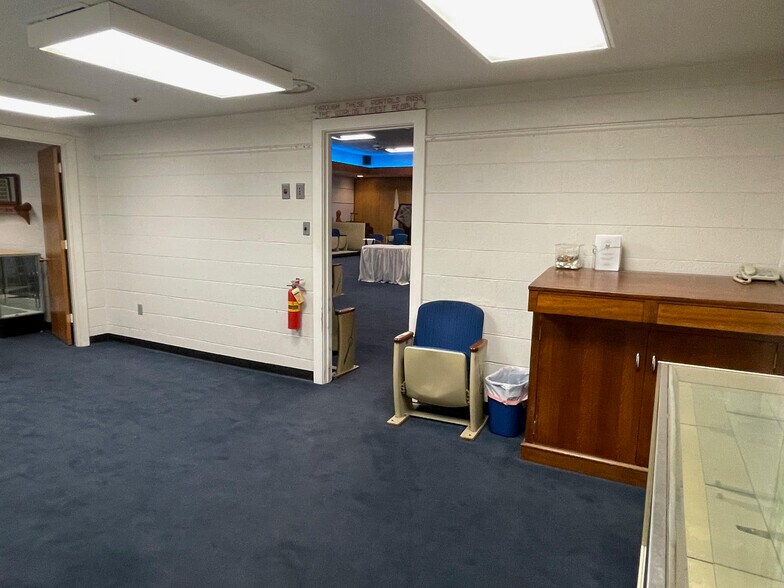 More Photos Of 1309 Newport Ave, Dallas Lodge Meeting Hall For Sale