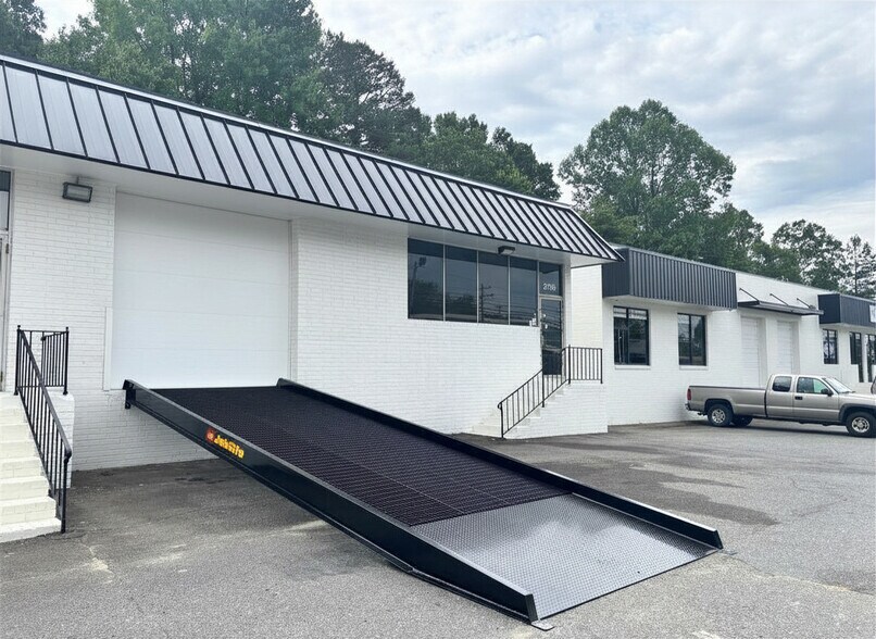 More Photos Of 2700-2740 N Graham St, Charlotte Light Distribution For Lease