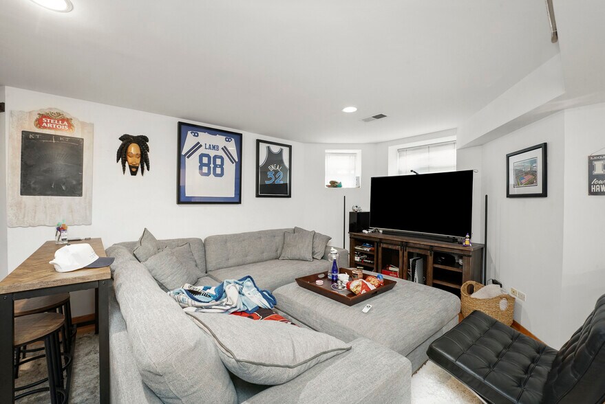 More Photos Of 3135 N Clifton Ave, Chicago Apartments For Sale