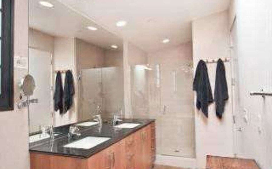 More Photos Of 2100 Abbot Kinney Blvd, Venice Office For Lease