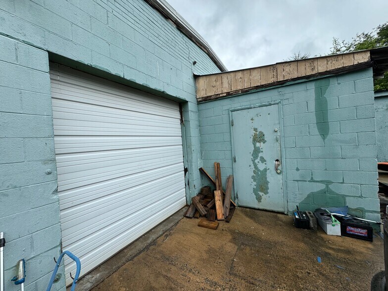 Primary Photo Of 994 Rhyne Rd, Clover Light Manufacturing For Sale