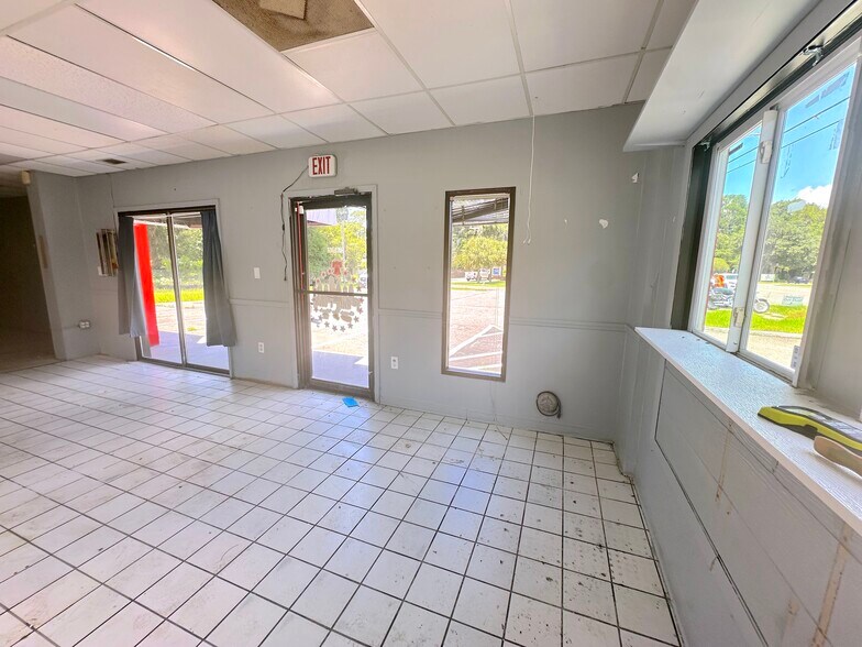 More Photos Of 609 E Montgomery Cross Rd, Savannah Restaurant For Lease