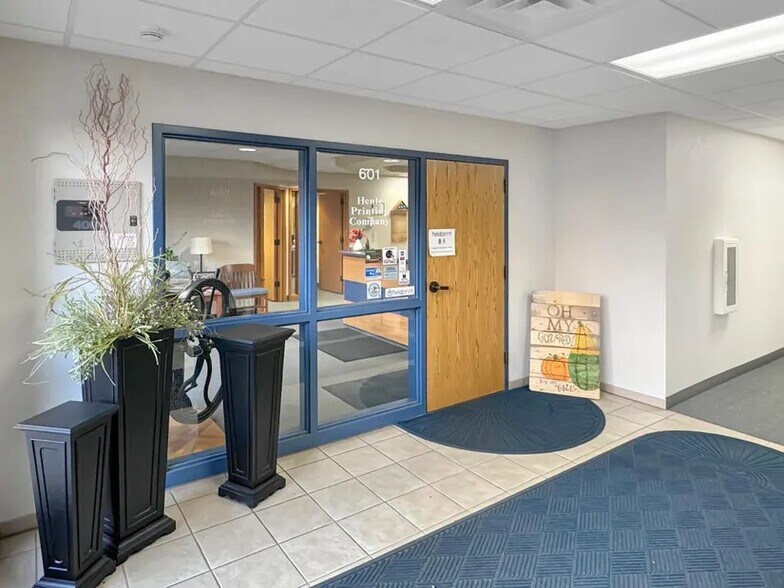 More Photos Of 601 Jewett St, Marshall Office For Sale