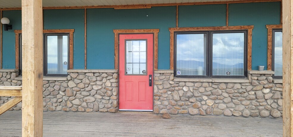 More Photos Of 2000 Hwy 130, Saratoga General Retail For Sale