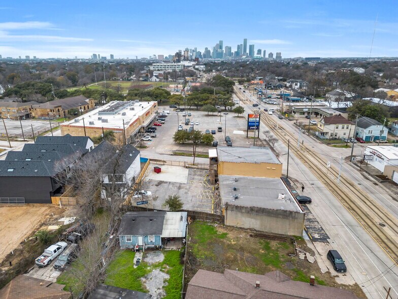 More Photos Of 5208 Harrisburg Blvd, Houston Storefront For Lease