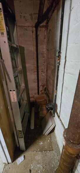 More Photos Of 639 Willis Ave, Williston Park Storefront For Sale