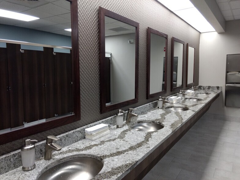 More Photos Of 5102 W Laurel St, Tampa Office For Lease