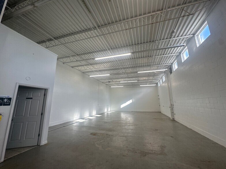 Primary Photo Of 5743 West Park Ave, Saint Louis Warehouse For Lease