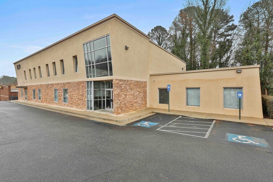 Primary Photo Of 1039 Sullivan Rd, Newnan Office For Lease