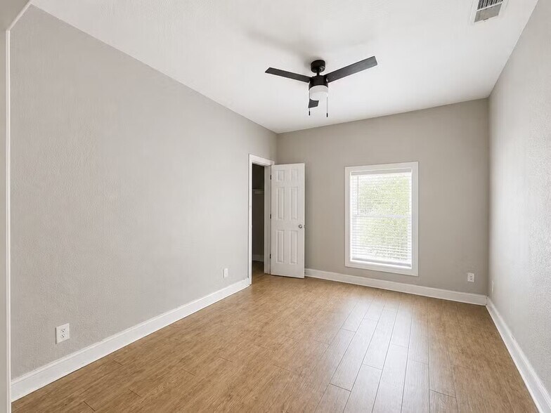 More Photos Of 3720 Sockwell Blvd, Greenville Apartments For Sale