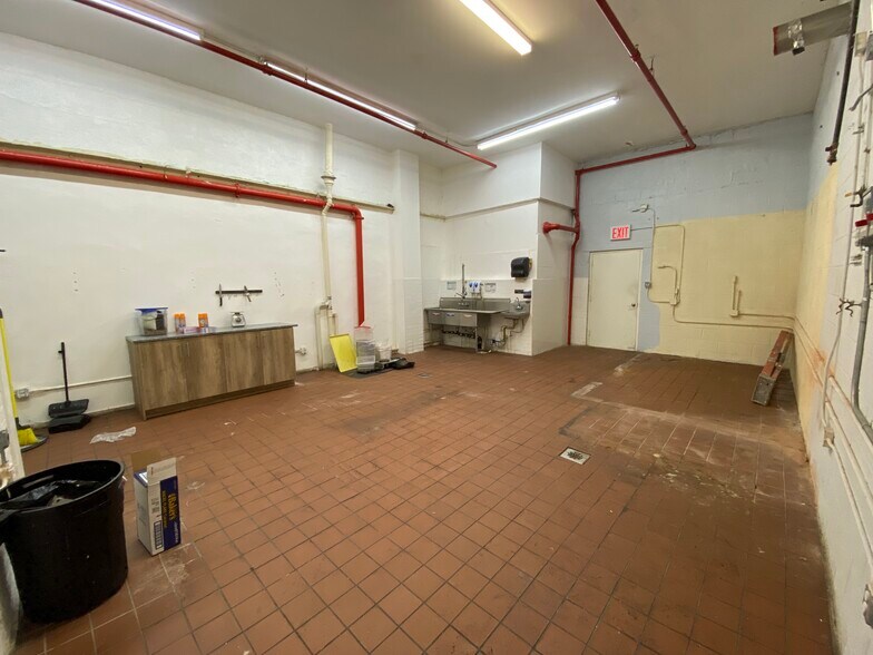 More Photos Of 206-04-206-24 Hillside Ave, Queens Village Storefront For Lease