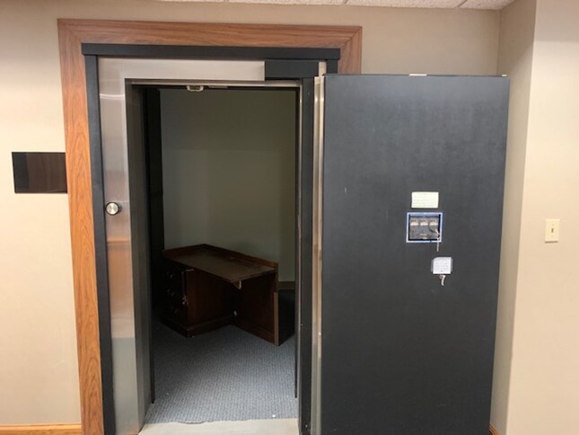 More Photos Of 2600 Zion Rd, Henderson Office For Sale