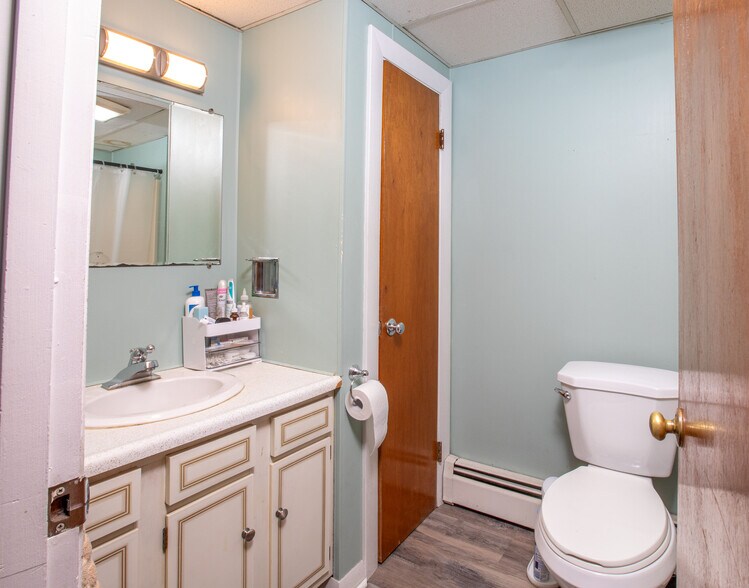 More Photos Of 17 Mechanic St, Westbrook Apartments For Sale