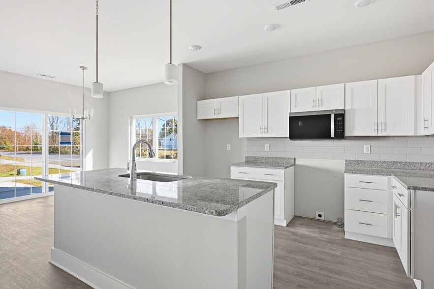 More Photos Of 13701 Erwin Rd, Charlotte Multifamily For Sale