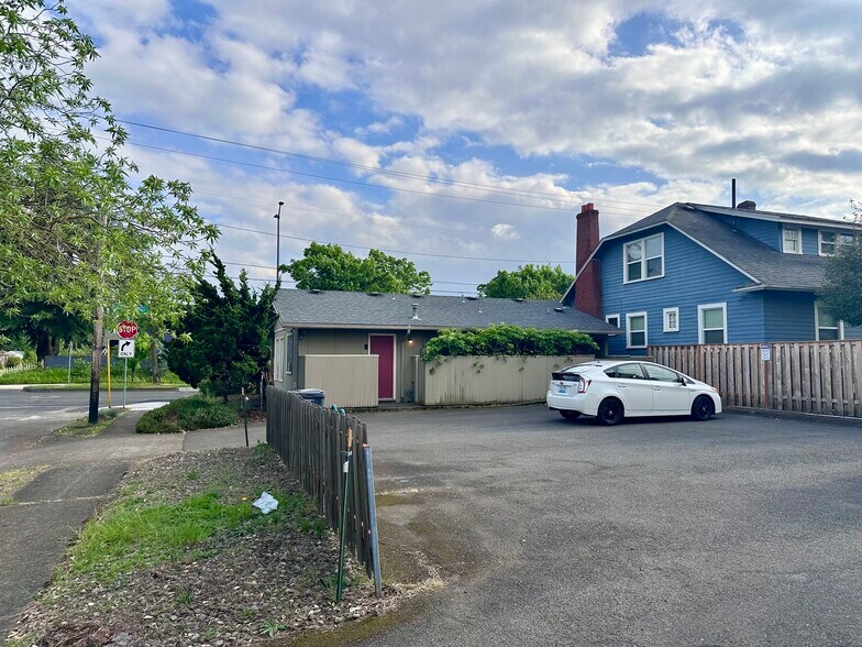 More Photos Of 6227 SE Powell Blvd, Portland Medical For Sale