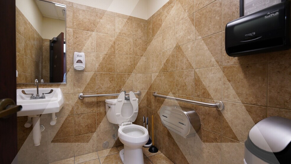 More Photos Of 2404 Smith Ranch Rd, Pearland Medical For Lease