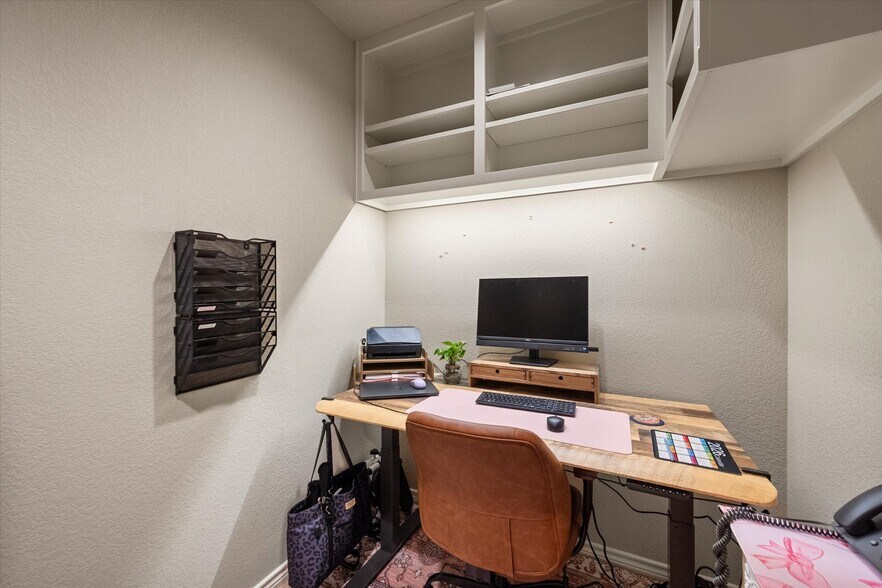 More Photos Of 2220 W 2nd Ave, Corsicana Office For Sale