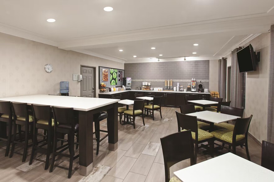 More Photos Of 20 W Pacheco Blvd, Los Banos Hotel For Sale