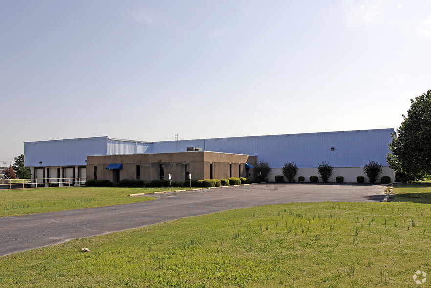 Primary Photo Of 100 Queensway St, Searcy Manufacturing For Lease