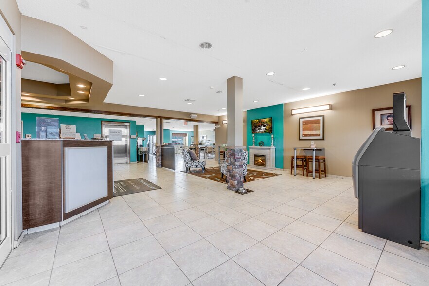 More Photos Of 20 Southland Dr, Fairmont Hotel For Sale