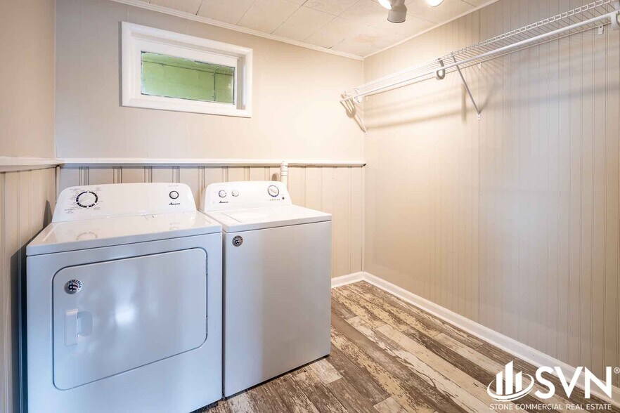 More Photos Of 240 E Third St, Lexington Office For Sale