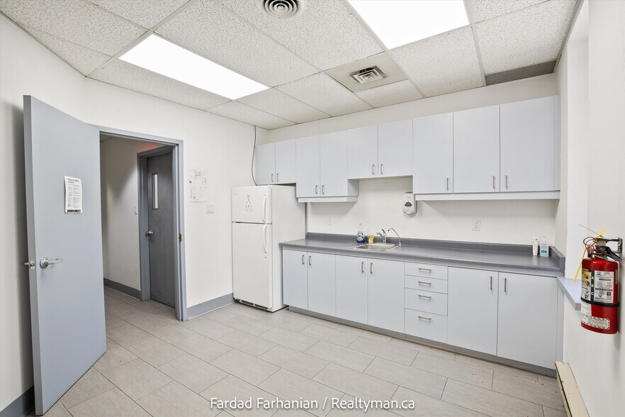 More Photos Of 42 Cardico Dr, Whitchurch-Stouffville Warehouse For Lease