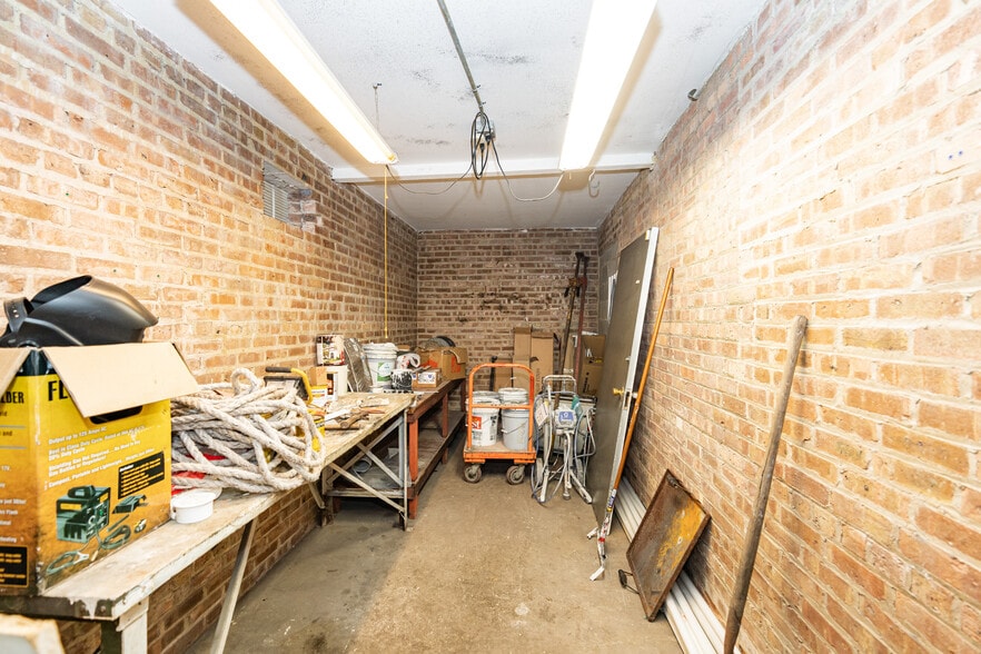 More Photos Of 4616 W Fullerton Ave, Chicago Light Manufacturing For Sale