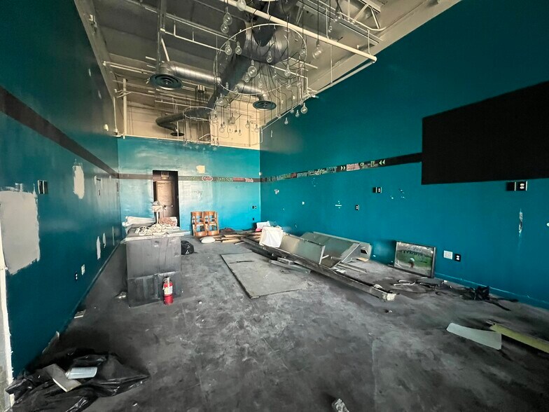 More Photos Of 777 E Thunderbird Rd, Phoenix Unknown For Lease