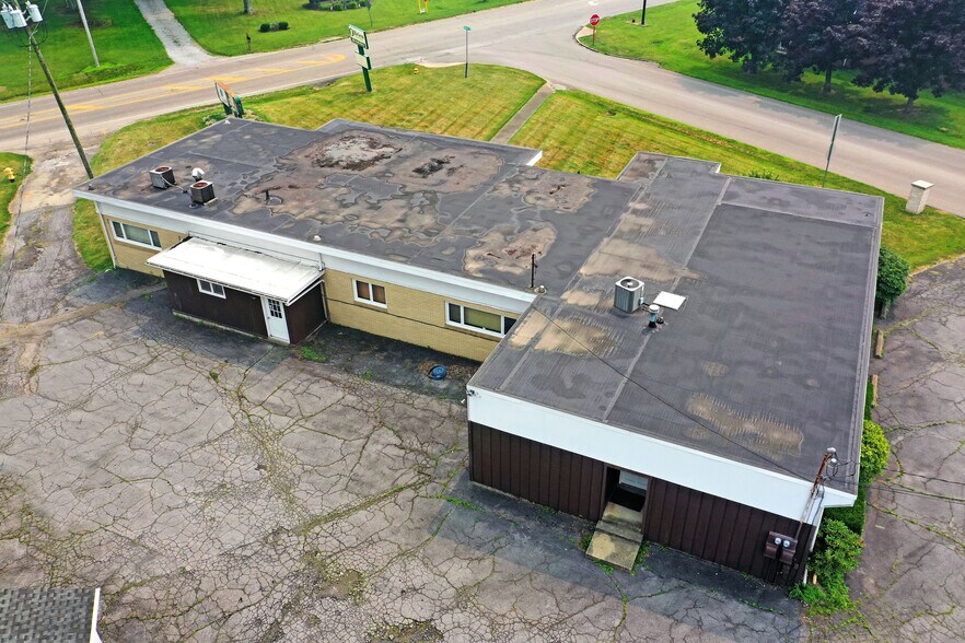 More Photos Of 696 Valley View Dr, Brookfield Office For Sale