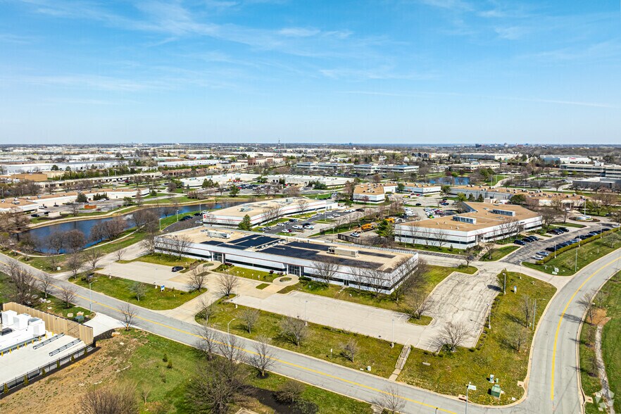 More Photos Of 11217-11227 Lakeview Ave, Lenexa Flex For Lease