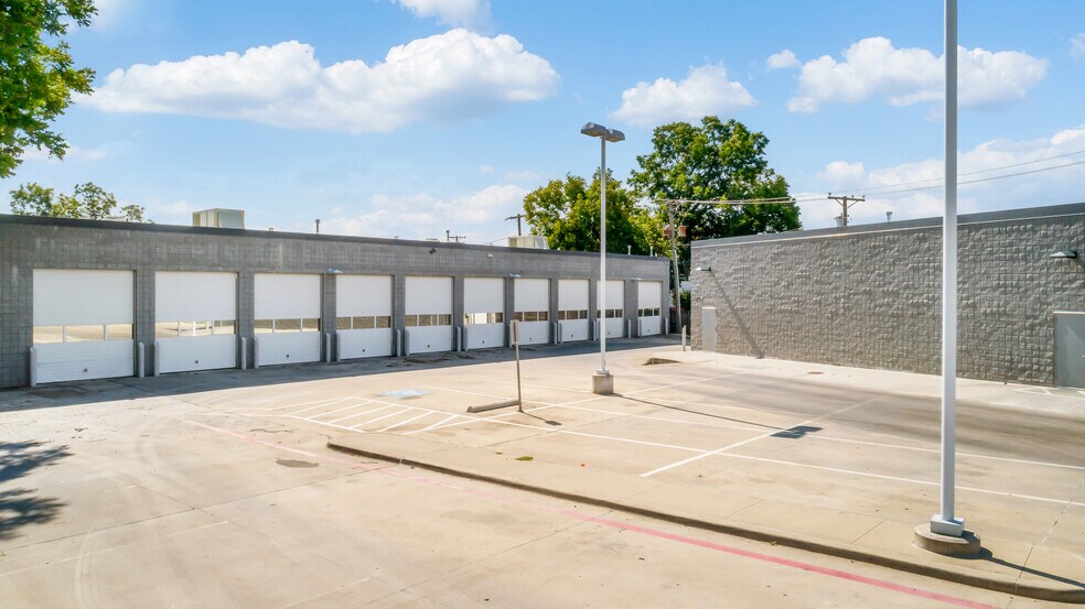 211 University Drive, Fort Worth, TX 76107 Auto Dealership For Sale