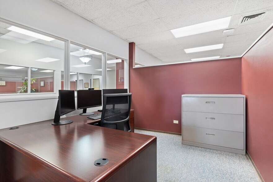 More Photos Of 2201 W Congress St, Lafayette Office For Sale
