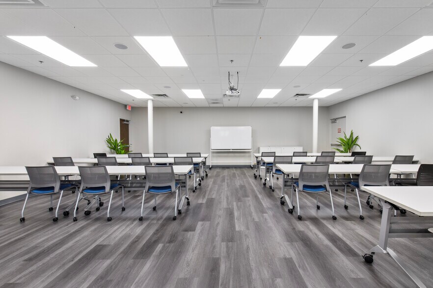 More Photos Of 1106 W Central Blvd, Orlando Warehouse For Sale