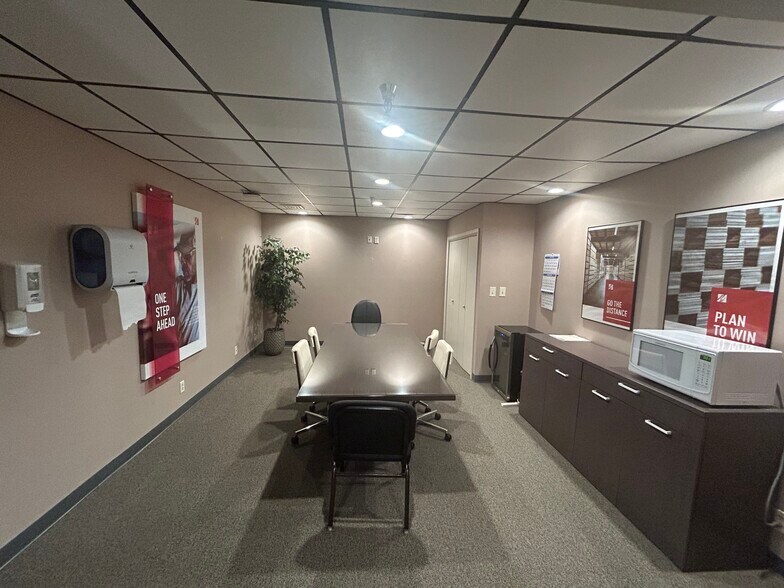 More Photos Of 705 Maple St, Bristol Manufacturing For Sale