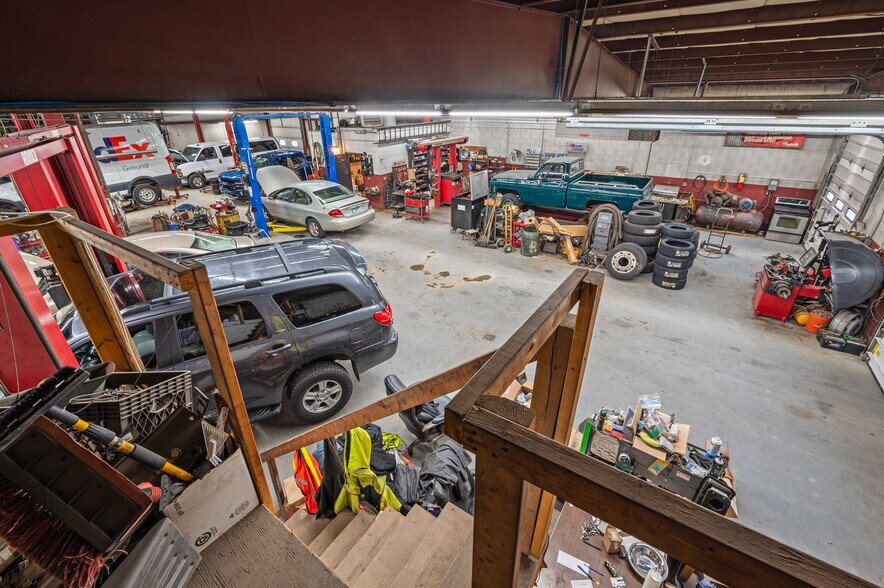 More Photos Of 15 King Spring Rd, Windsor Locks Auto Repair For Sale