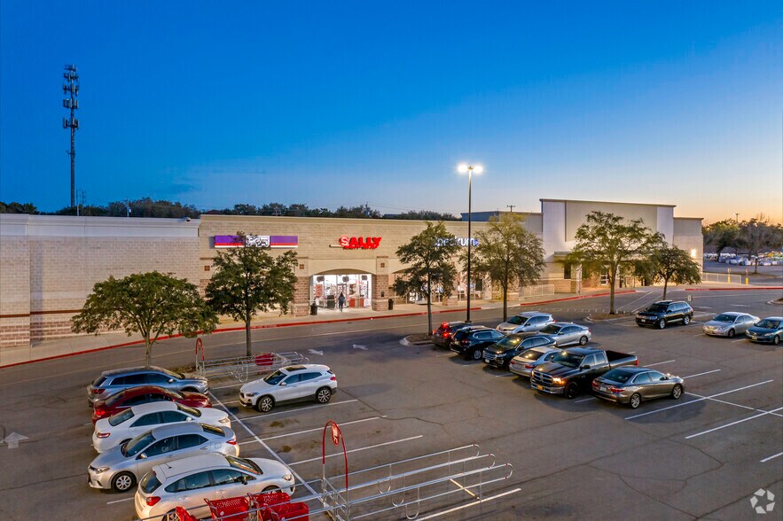 More Photos Of 11311 Bandera Rd, San Antonio Unknown For Lease