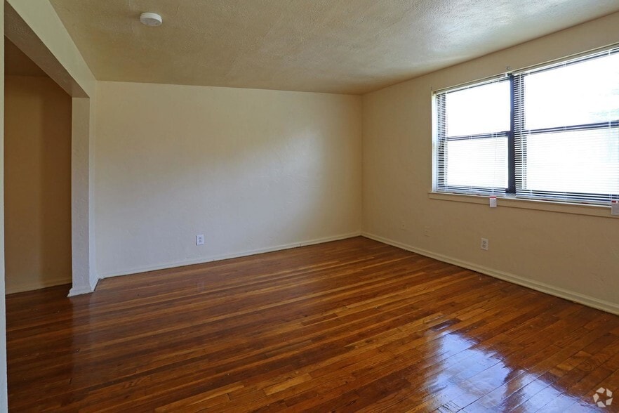 More Photos Of 35 Woodland Dr, Hartford Apartments For Sale