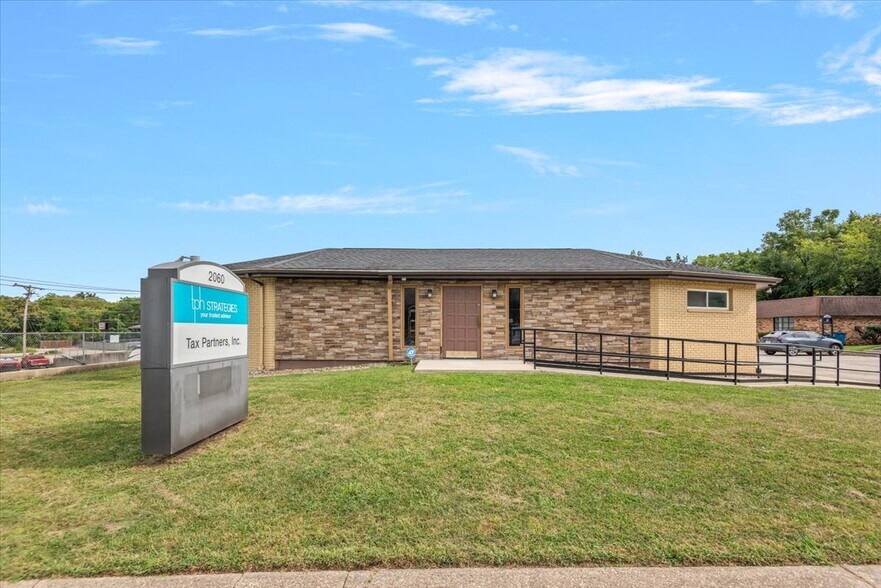 Primary Photo Of 2060 W Monroe St, Springfield Office For Sale