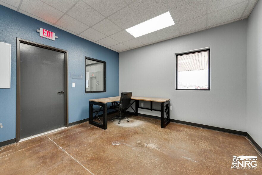 More Photos Of 10911 W County Road 47, Midland Warehouse For Lease