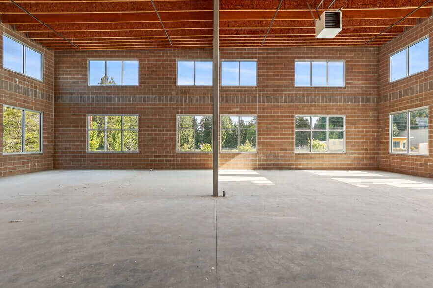 More Photos Of 21600 SE Stark St, Gresham Service For Lease
