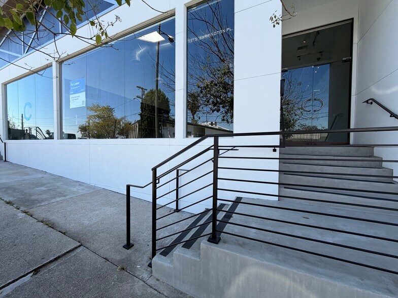 More Photos Of 137-141 S Barrington Pl, Los Angeles Unknown For Lease