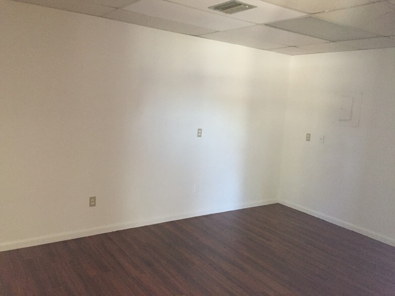 More Photos Of 6238 Presidential Ct, Fort Myers Medical For Sale