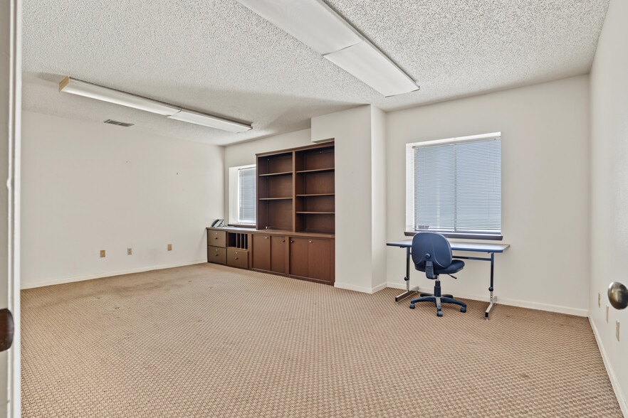 More Photos Of 12625 40th St N, Clearwater Warehouse For Sale