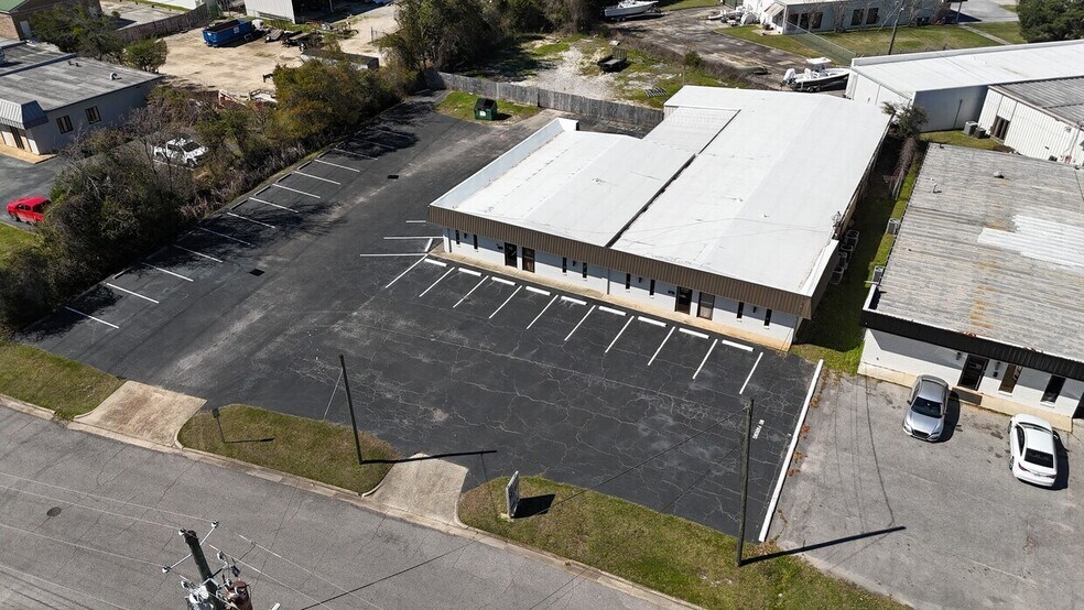 More Photos Of 3168 Midtown Park S, Mobile Showroom For Lease