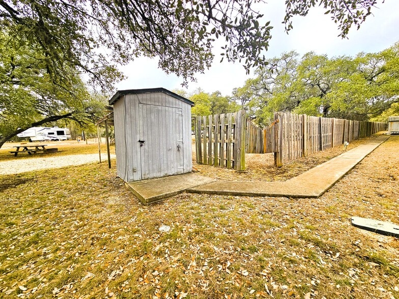 More Photos Of 605 Lakeshore Ln, Bandera Manufactured Housing Mobile Home Park For Sale
