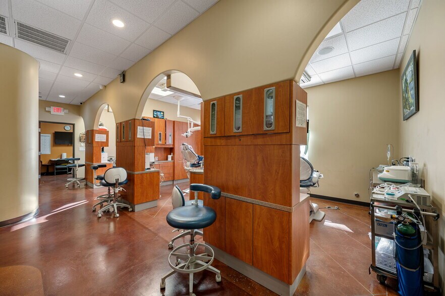 More Photos Of 7215 Wyoming Springs Dr, Round Rock Medical For Lease